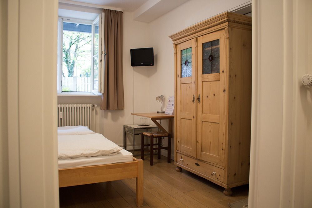 Vier Zimmer Мюнхен Екстериор снимка